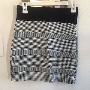 BCBG black & white super stretch mini skirt sizeM